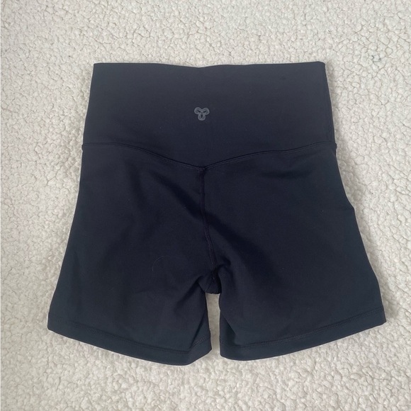 Aritzia Pants - aritzia tna action spandex shorts 5”
